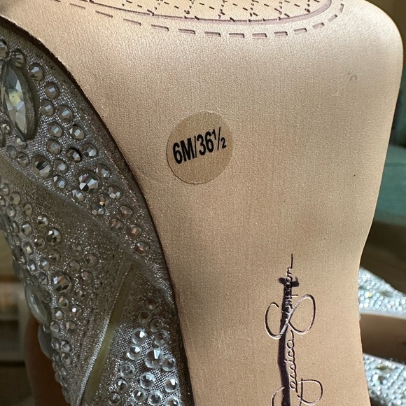 New Jessica Simpson Womens Sz6/36.5
Dollyi Crystal Embellished Bootie
Silver‎ - Picture 8 of 10